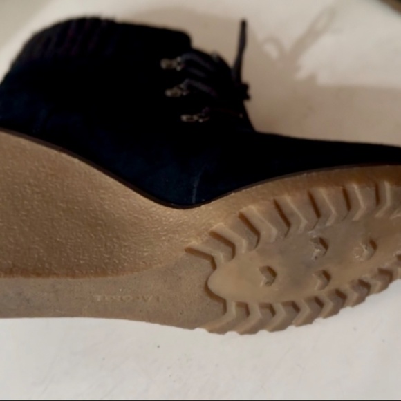 Lacoste black Suede lace up Wedge Boots Size 7 - Picture 3 of 5